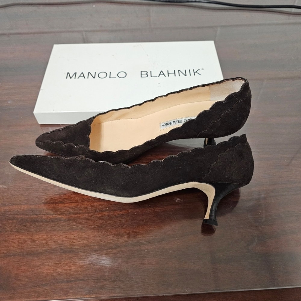 Manolo Blahnik Black Scalloped Heels